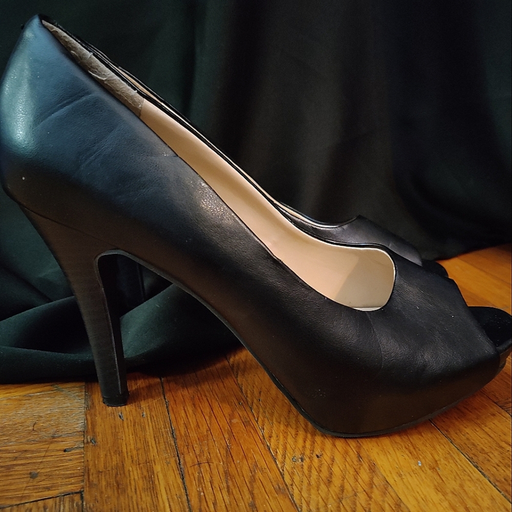 9& Co black open toe heels.